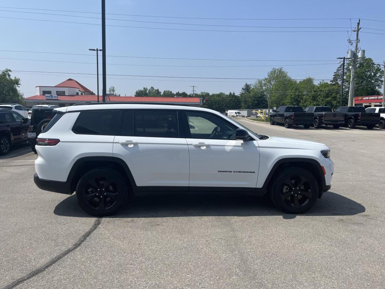 2024 Jeep Grand Cherokee L ALTITUDE 4X4 Photo