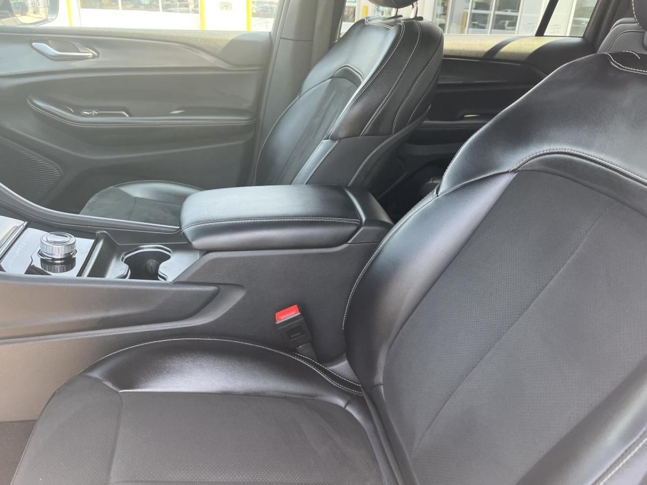 2024 Jeep Grand Cherokee L ALTITUDE 4X4 Photo