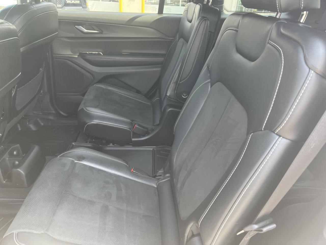 2024 Jeep Grand Cherokee L ALTITUDE 4X4 Photo