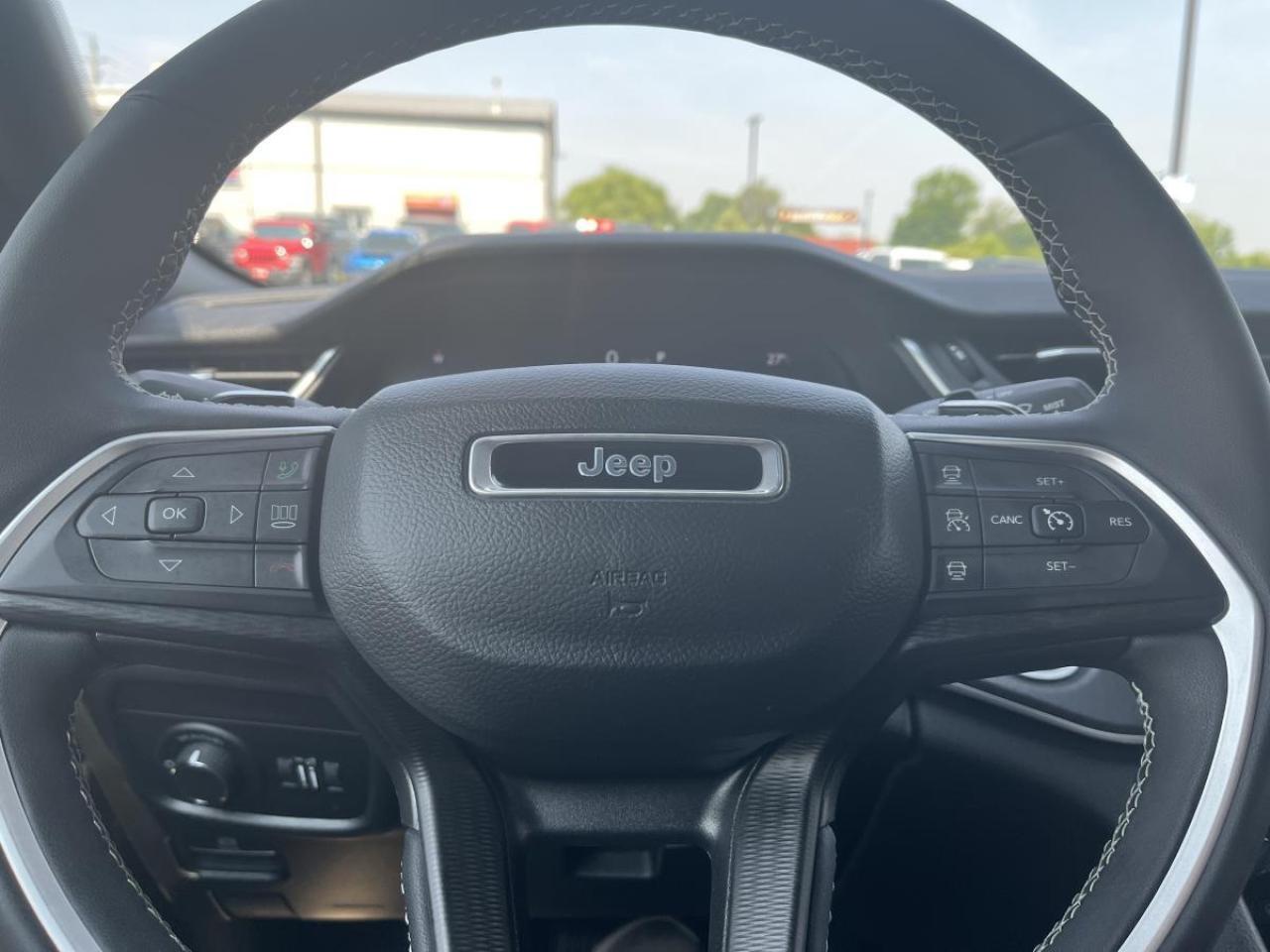 2024 Jeep Grand Cherokee L ALTITUDE 4X4 Photo