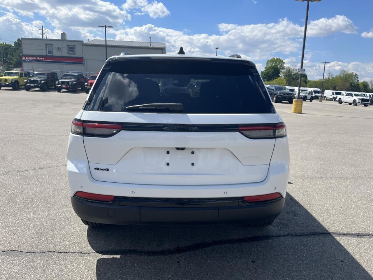 2023 Jeep Grand Cherokee ALTITUDE 4X4 Photo4