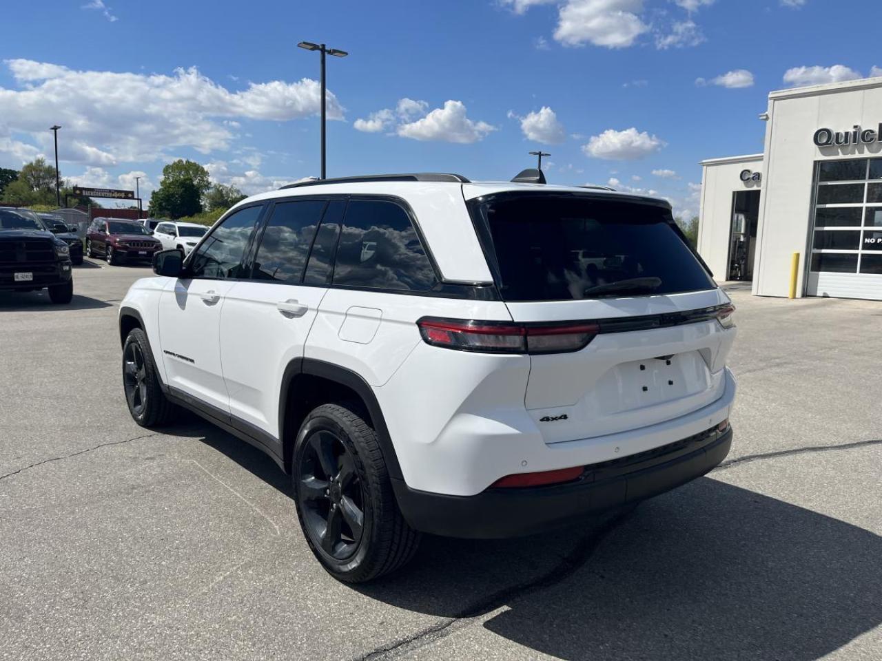 2023 Jeep Grand Cherokee ALTITUDE 4X4 Photo3