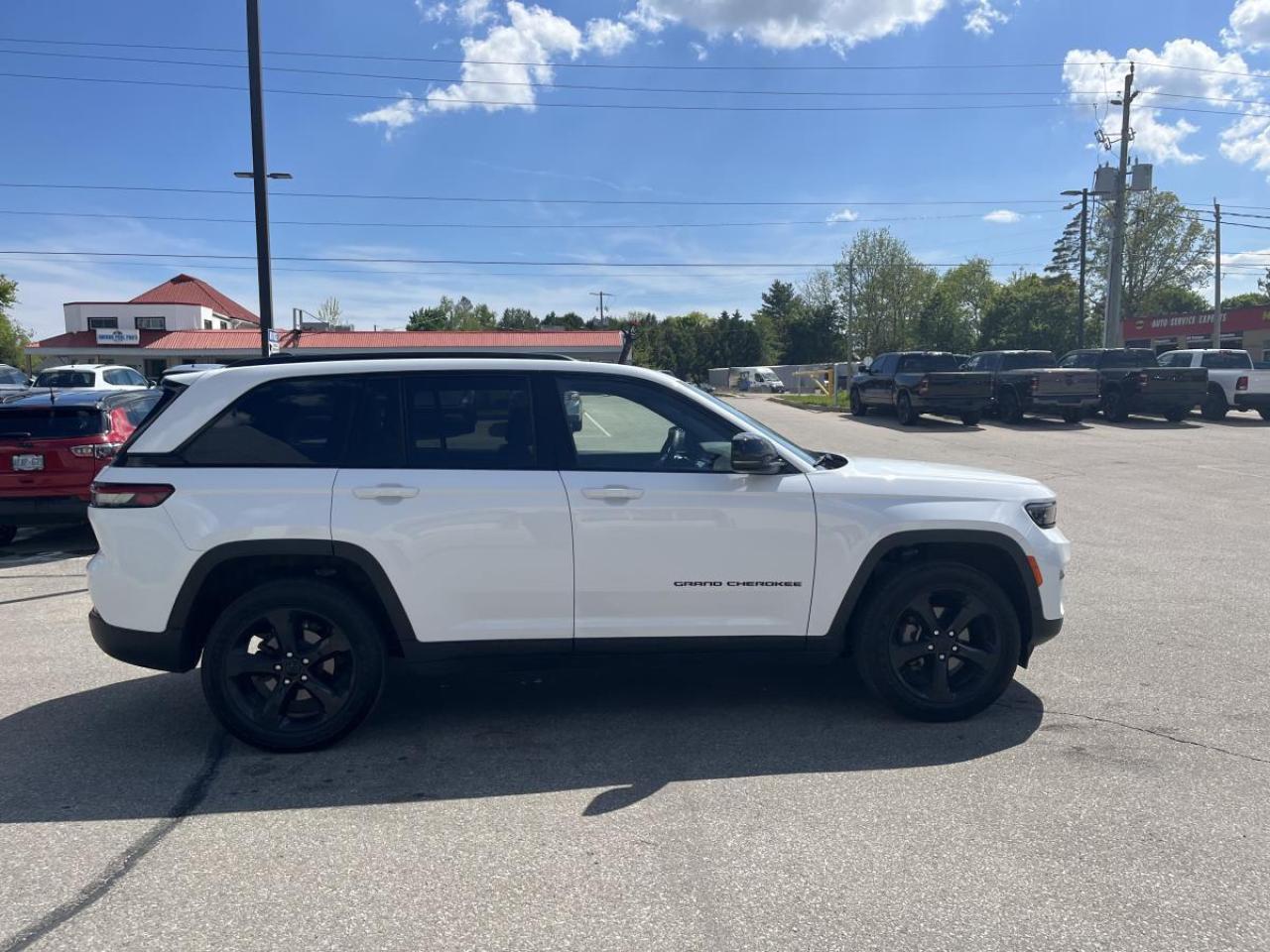 2023 Jeep Grand Cherokee ALTITUDE 4X4 Photo