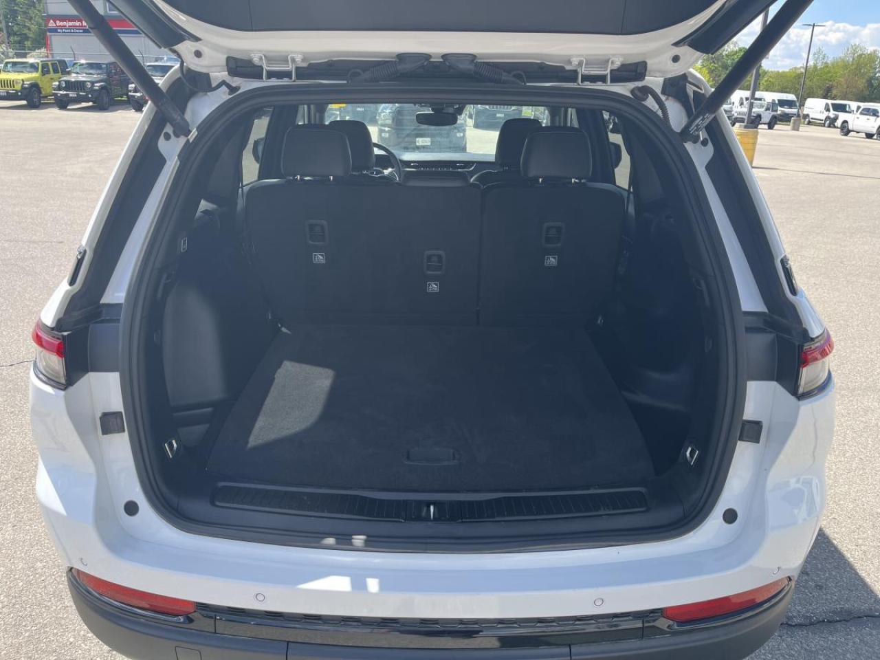 2023 Jeep Grand Cherokee ALTITUDE 4X4 Photo