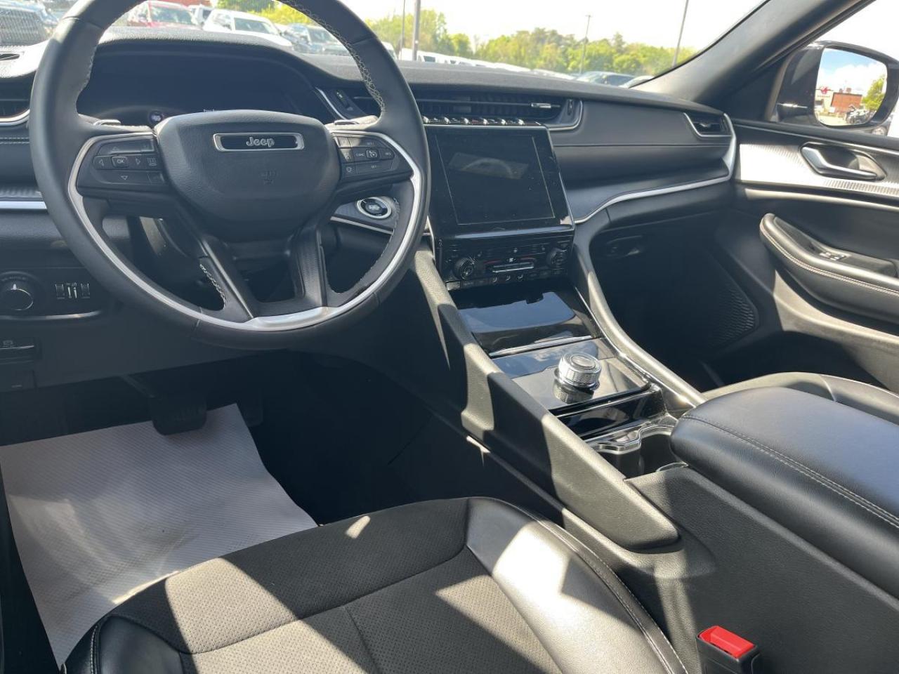 2023 Jeep Grand Cherokee ALTITUDE 4X4 Photo