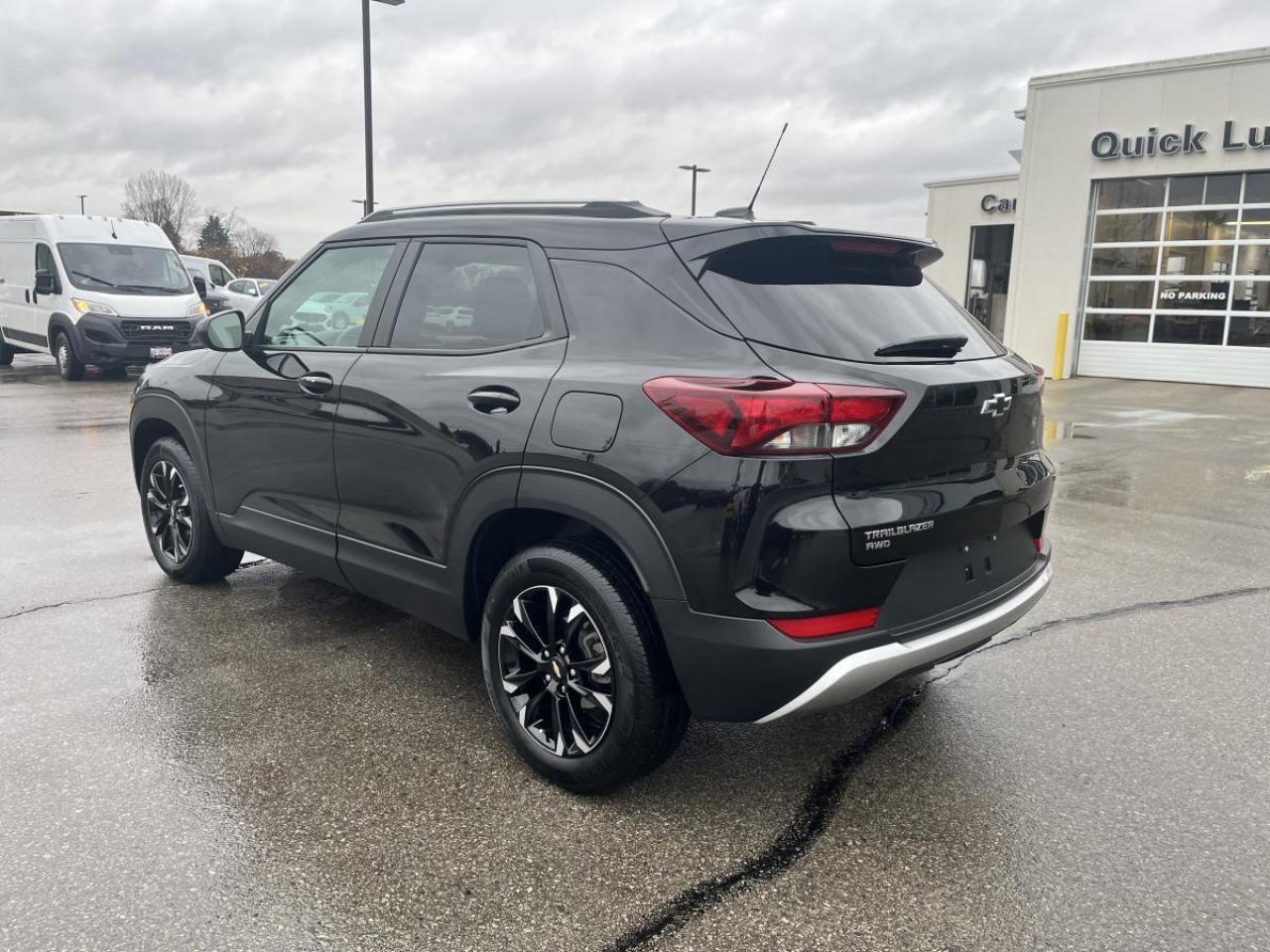 2023 Chevrolet TrailBlazer AWD 4dr LT Photo3