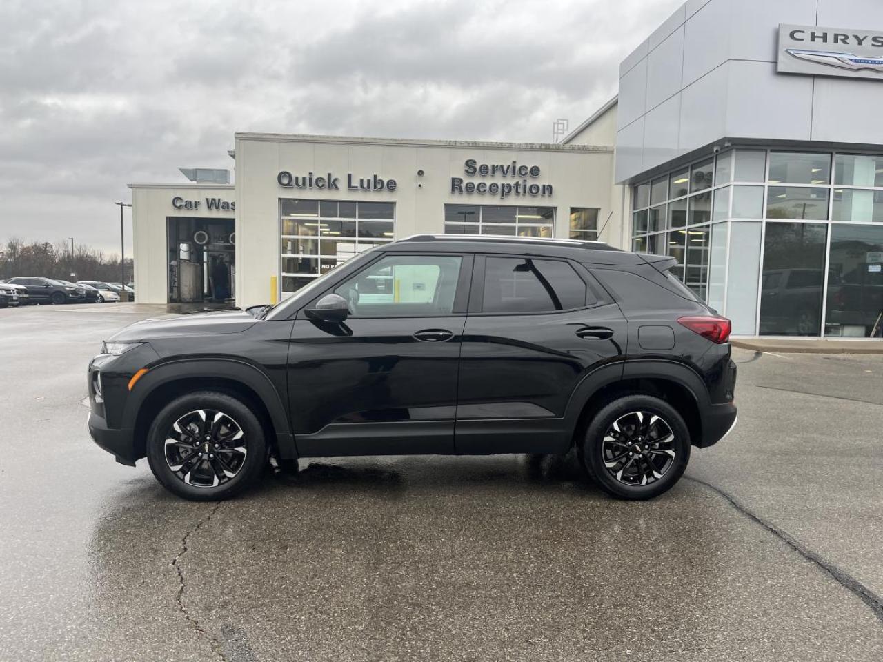 2023 Chevrolet TrailBlazer AWD 4dr LT Photo2