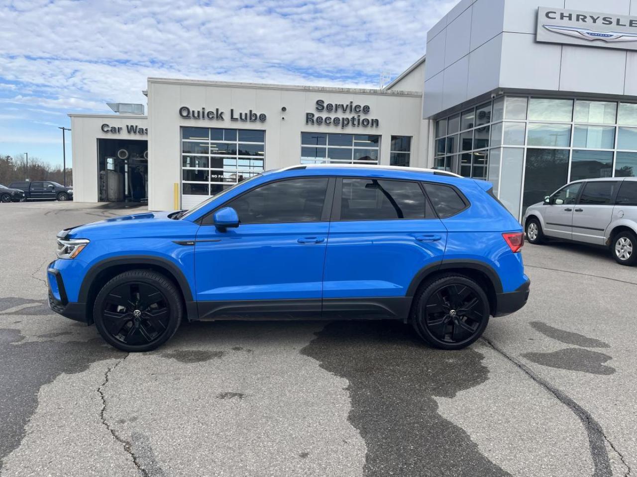 2023 Volkswagen Taos Highline 4MOTION *Ltd Avail* Photo