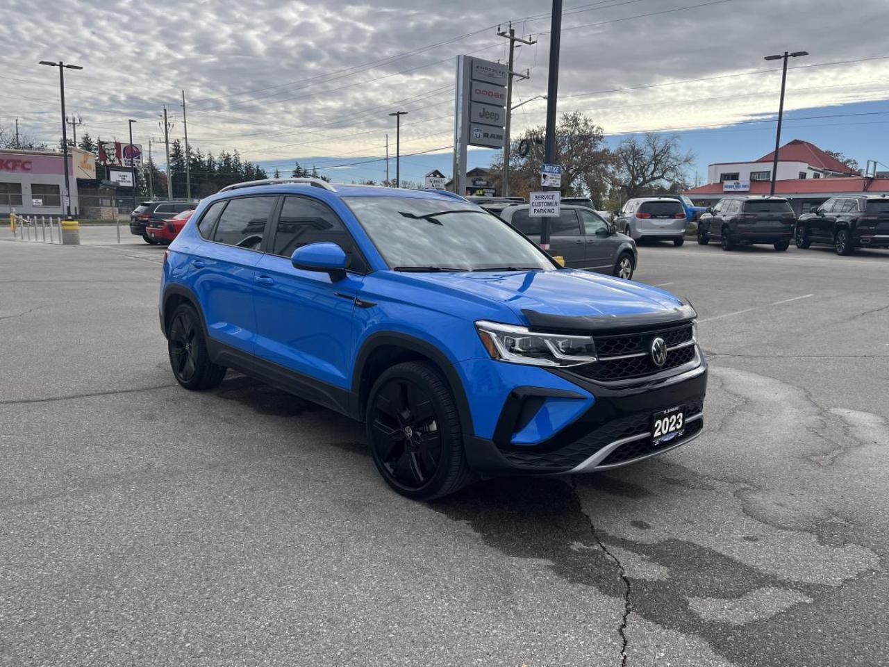 2023 Volkswagen Taos Highline 4MOTION *Ltd Avail* Photo