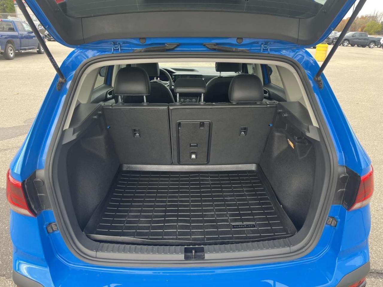 2023 Volkswagen Taos Highline 4MOTION *Ltd Avail* Photo