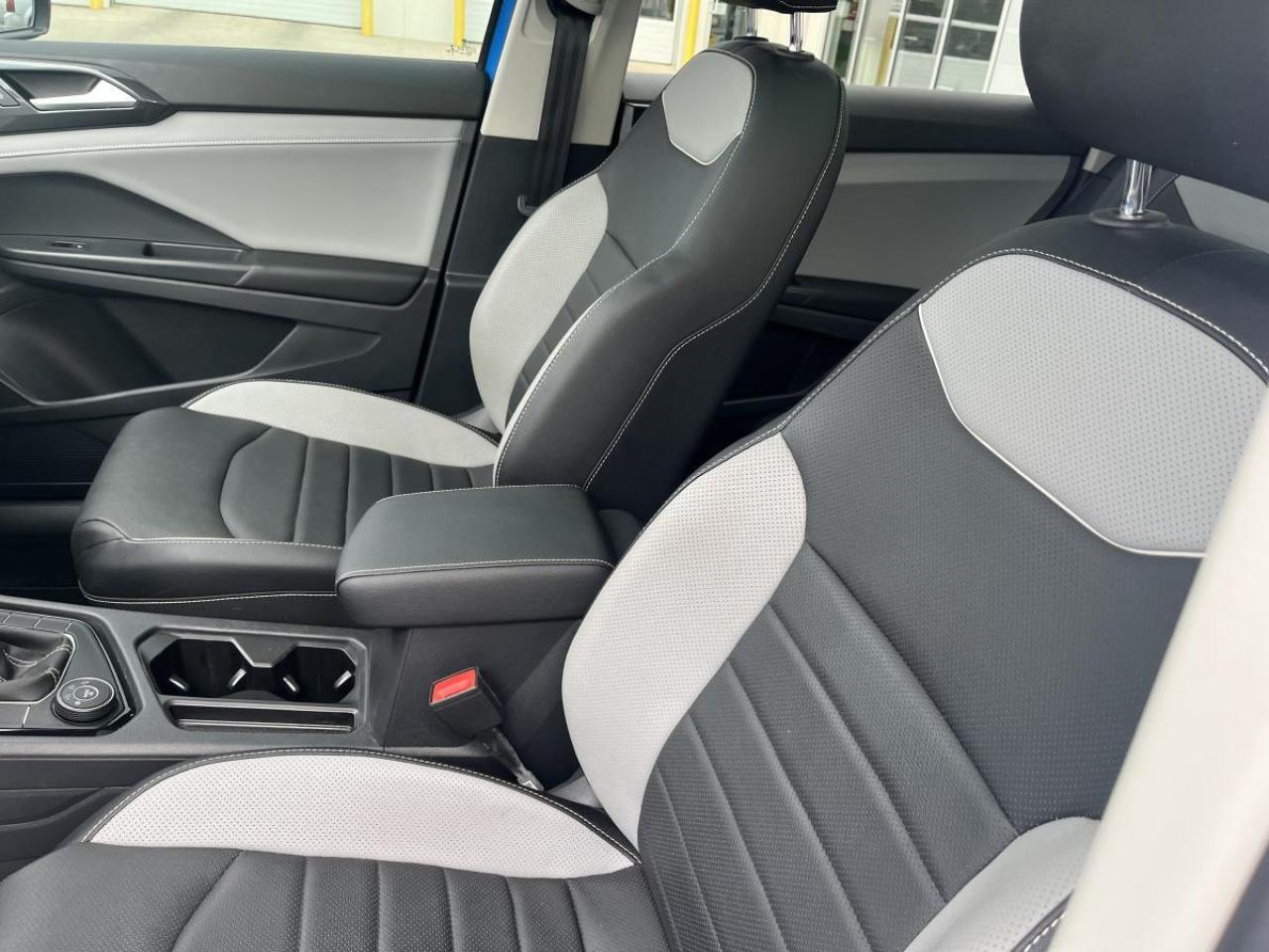 2023 Volkswagen Taos Highline 4MOTION *Ltd Avail* Photo