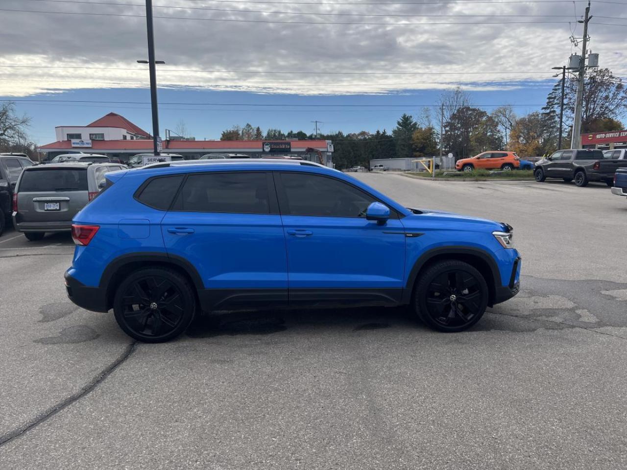 2023 Volkswagen Taos Highline 4MOTION *Ltd Avail* Photo