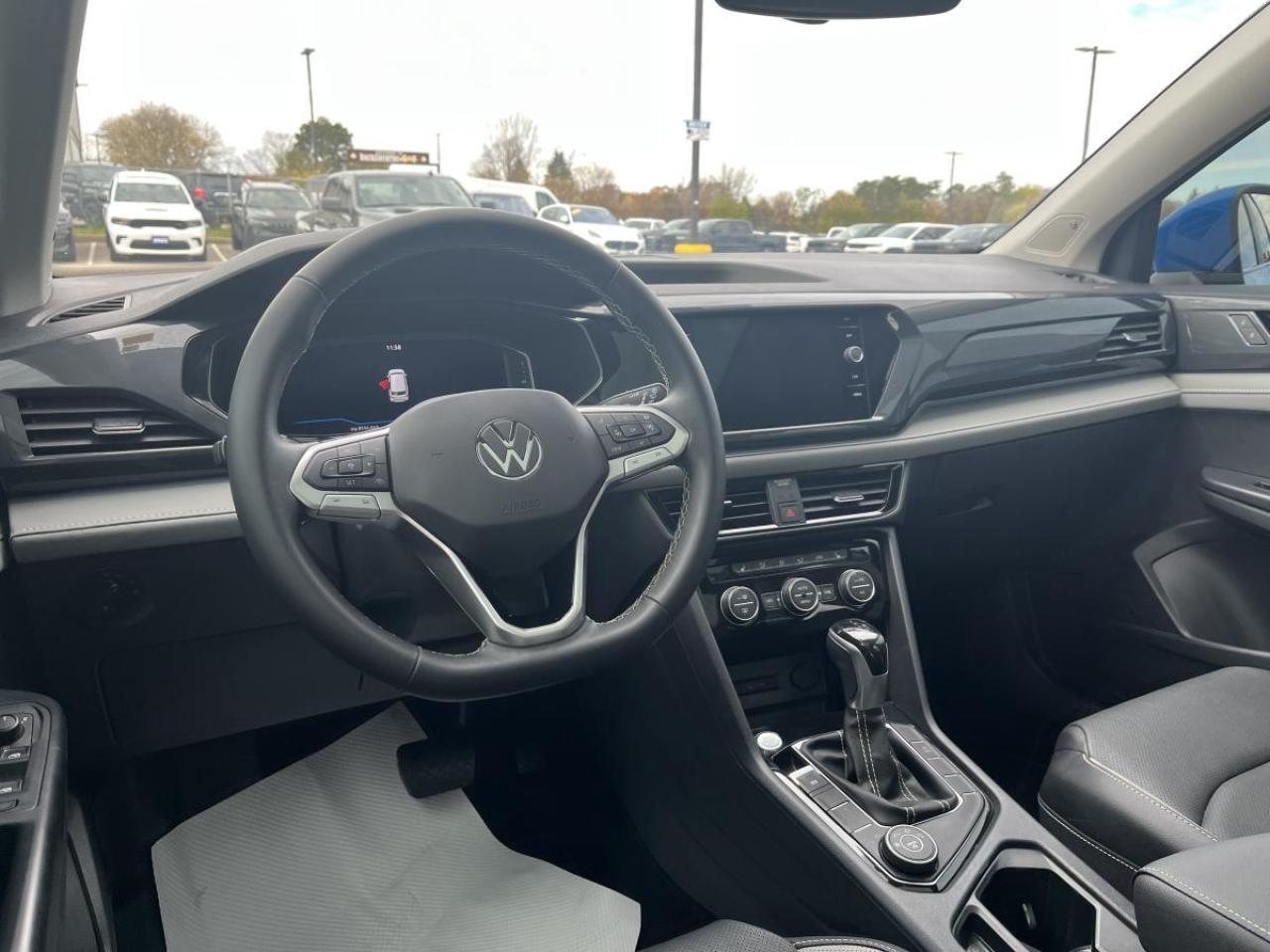 2023 Volkswagen Taos Highline 4MOTION *Ltd Avail* Photo