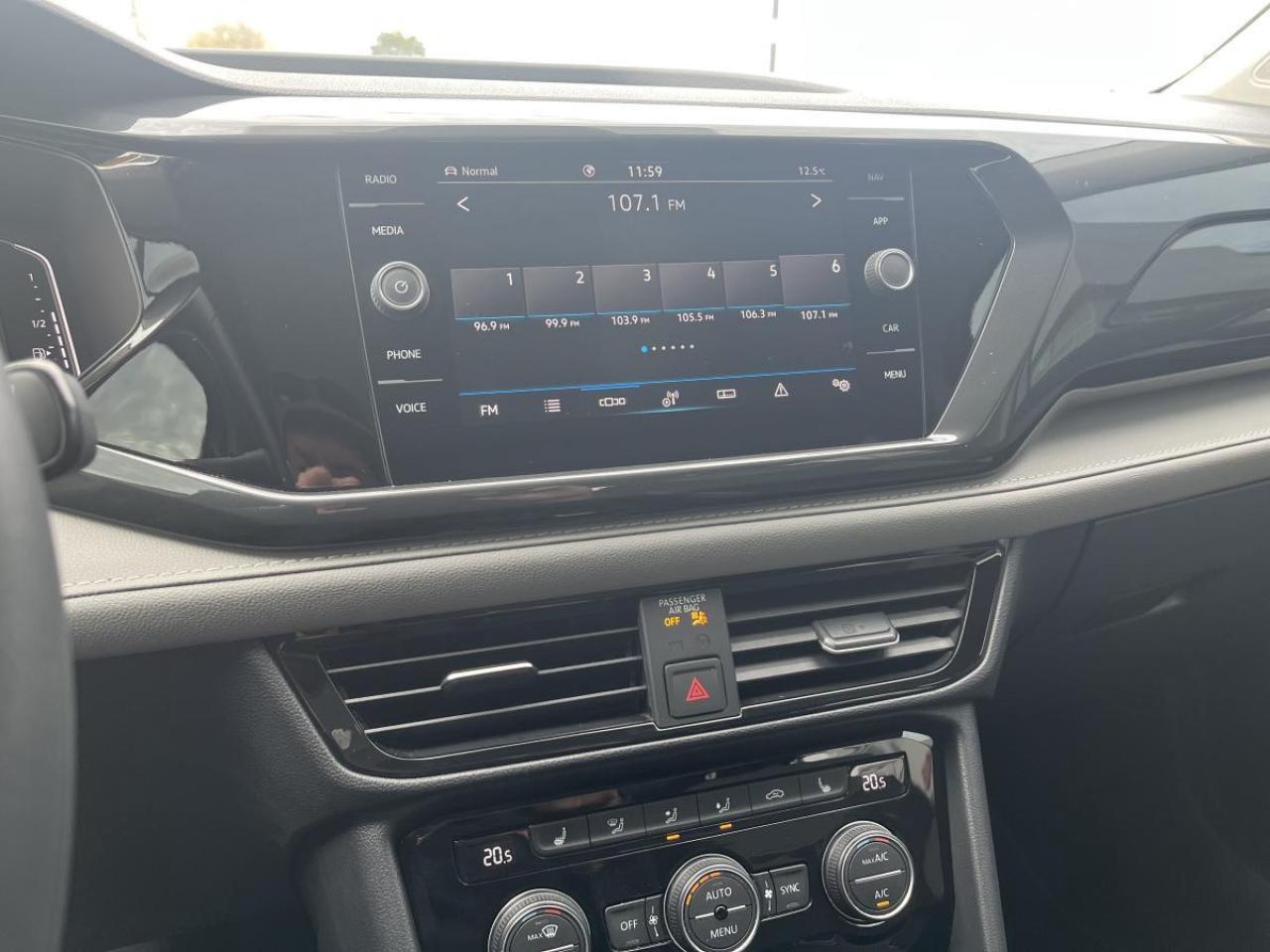 2023 Volkswagen Taos Highline 4MOTION *Ltd Avail* Photo