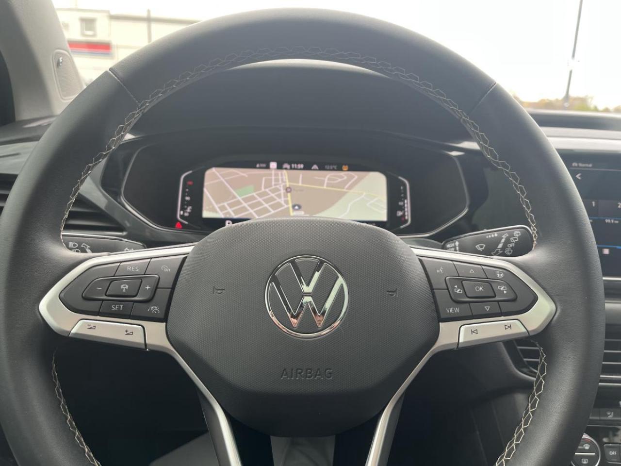 2023 Volkswagen Taos Highline 4MOTION *Ltd Avail* Photo