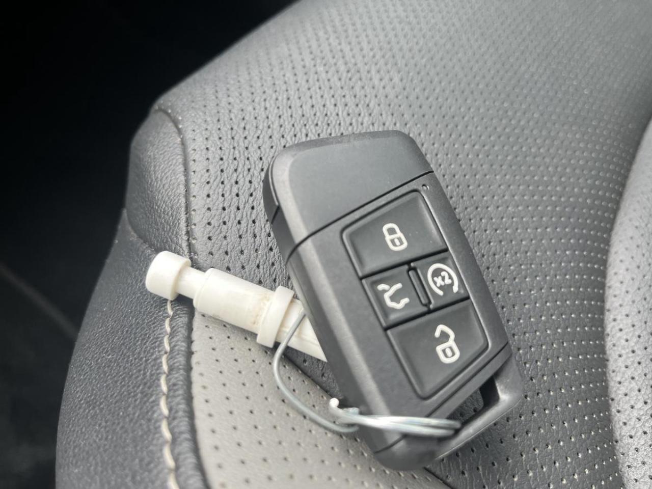 2023 Volkswagen Taos Highline 4MOTION *Ltd Avail* Photo