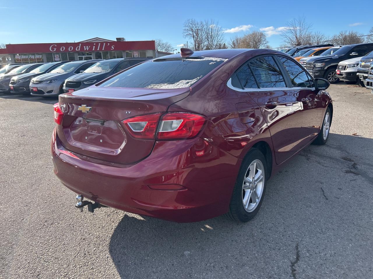 2018 Chevrolet Cruze MANUAL TRANSMISSION, BACK UP CAM, HEATED CLOTH! Photo