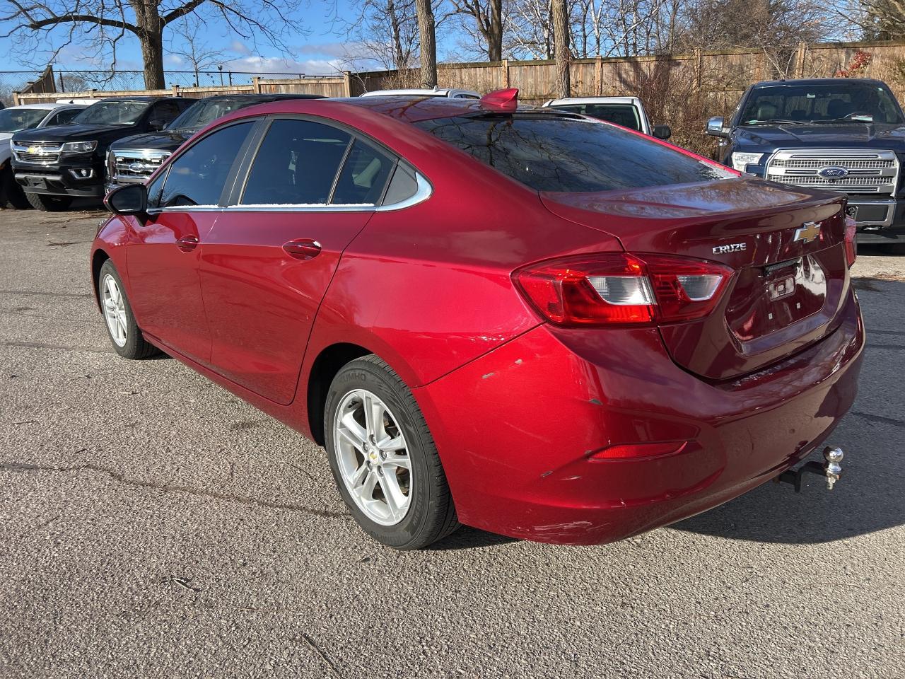 2018 Chevrolet Cruze MANUAL TRANSMISSION, BACK UP CAM, HEATED CLOTH! Photo