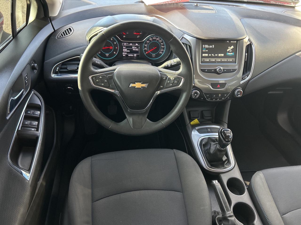 2018 Chevrolet Cruze MANUAL TRANSMISSION, BACK UP CAM, HEATED CLOTH! Photo