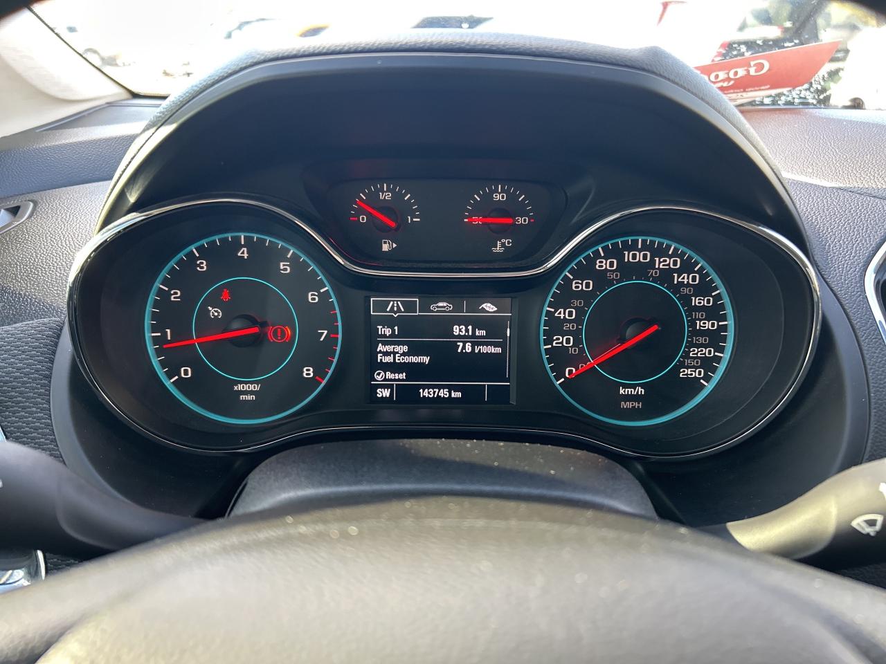 2018 Chevrolet Cruze MANUAL TRANSMISSION, BACK UP CAM, HEATED CLOTH! Photo