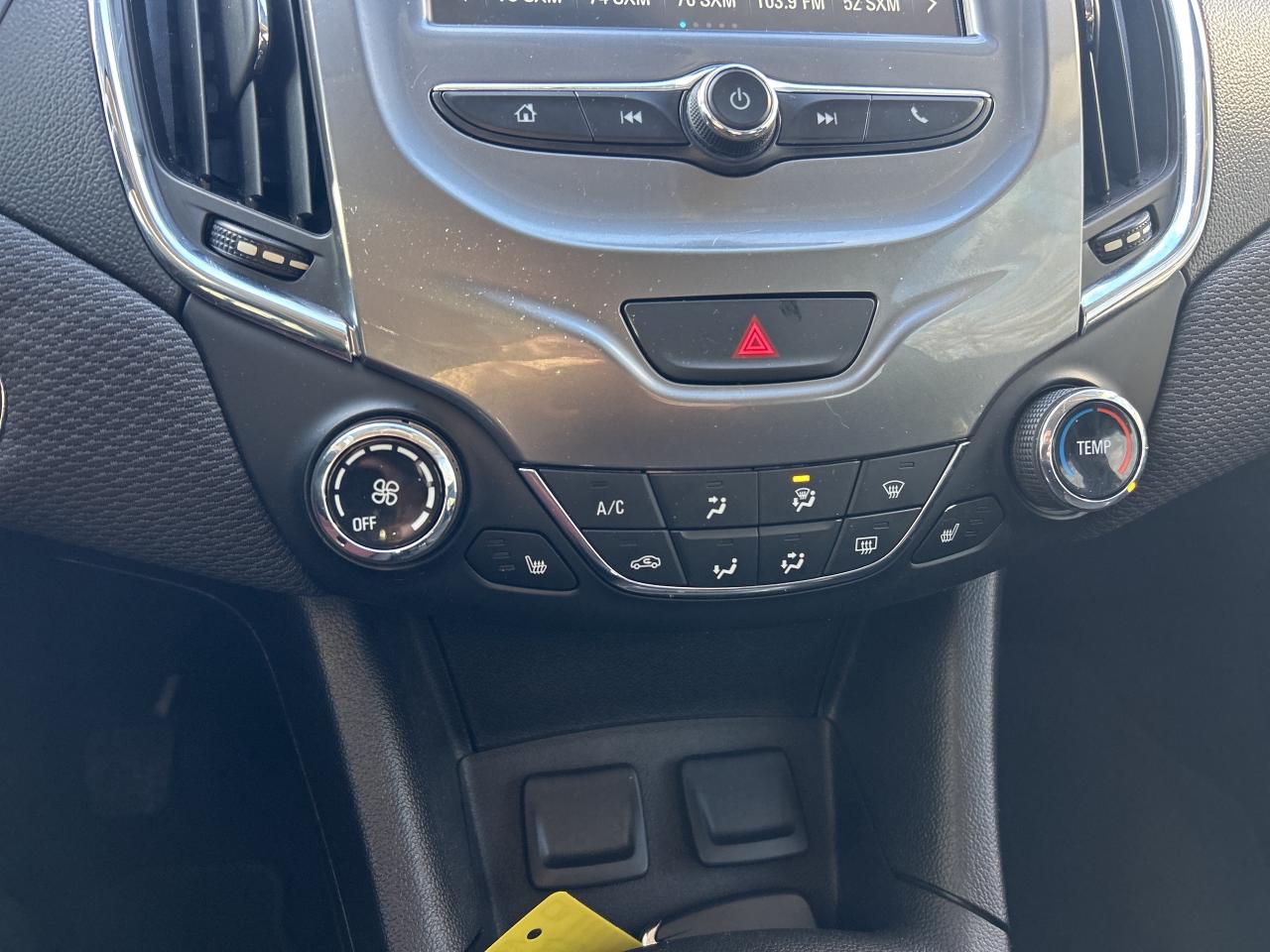 2018 Chevrolet Cruze MANUAL TRANSMISSION, BACK UP CAM, HEATED CLOTH! Photo