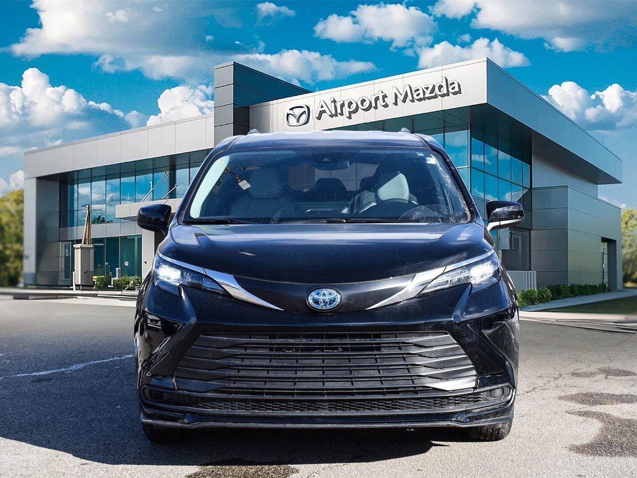 2025 Toyota Sienna LE Finance Discount $1500 Applied Photo