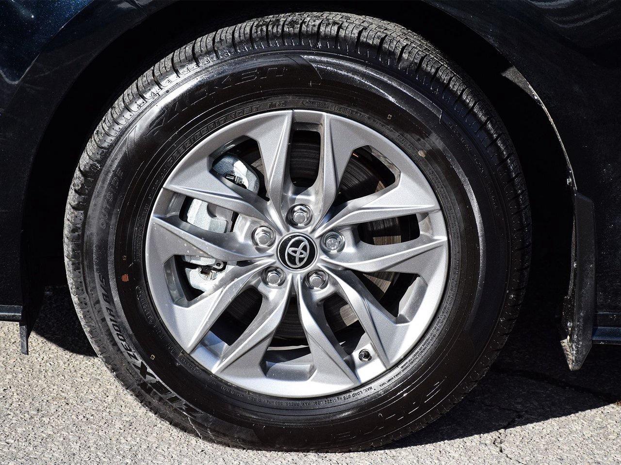 2025 Toyota Sienna LE Finance Discount $1500 Applied Photo