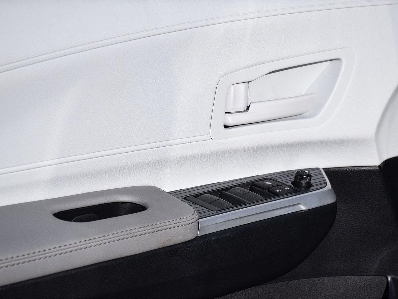 2025 Toyota Sienna LE Finance Discount $1500 Applied Photo