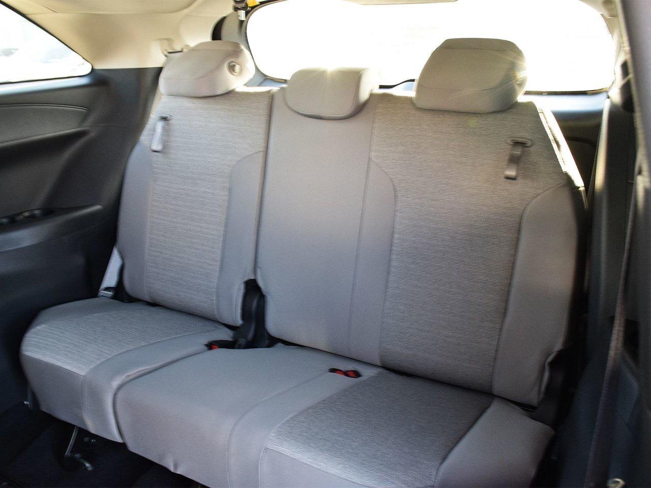 2025 Toyota Sienna LE Finance Discount $1500 Applied Photo