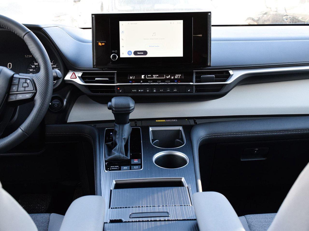 2025 Toyota Sienna LE Finance Discount $1500 Applied Photo