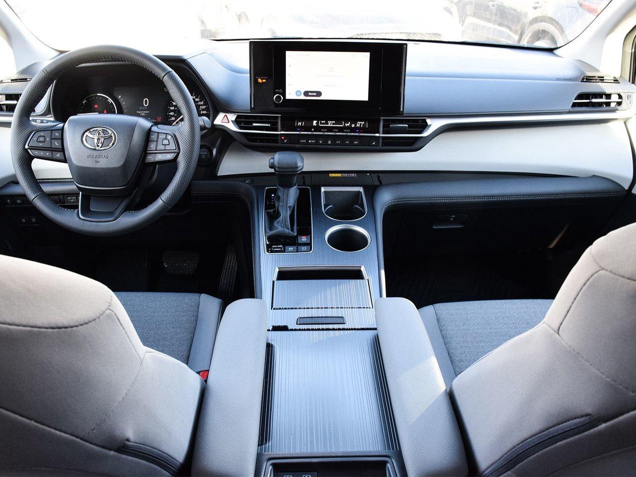 2025 Toyota Sienna LE Finance Discount $1500 Applied Photo