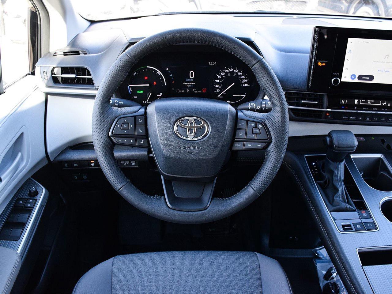 2025 Toyota Sienna LE Finance Discount $1500 Applied Photo