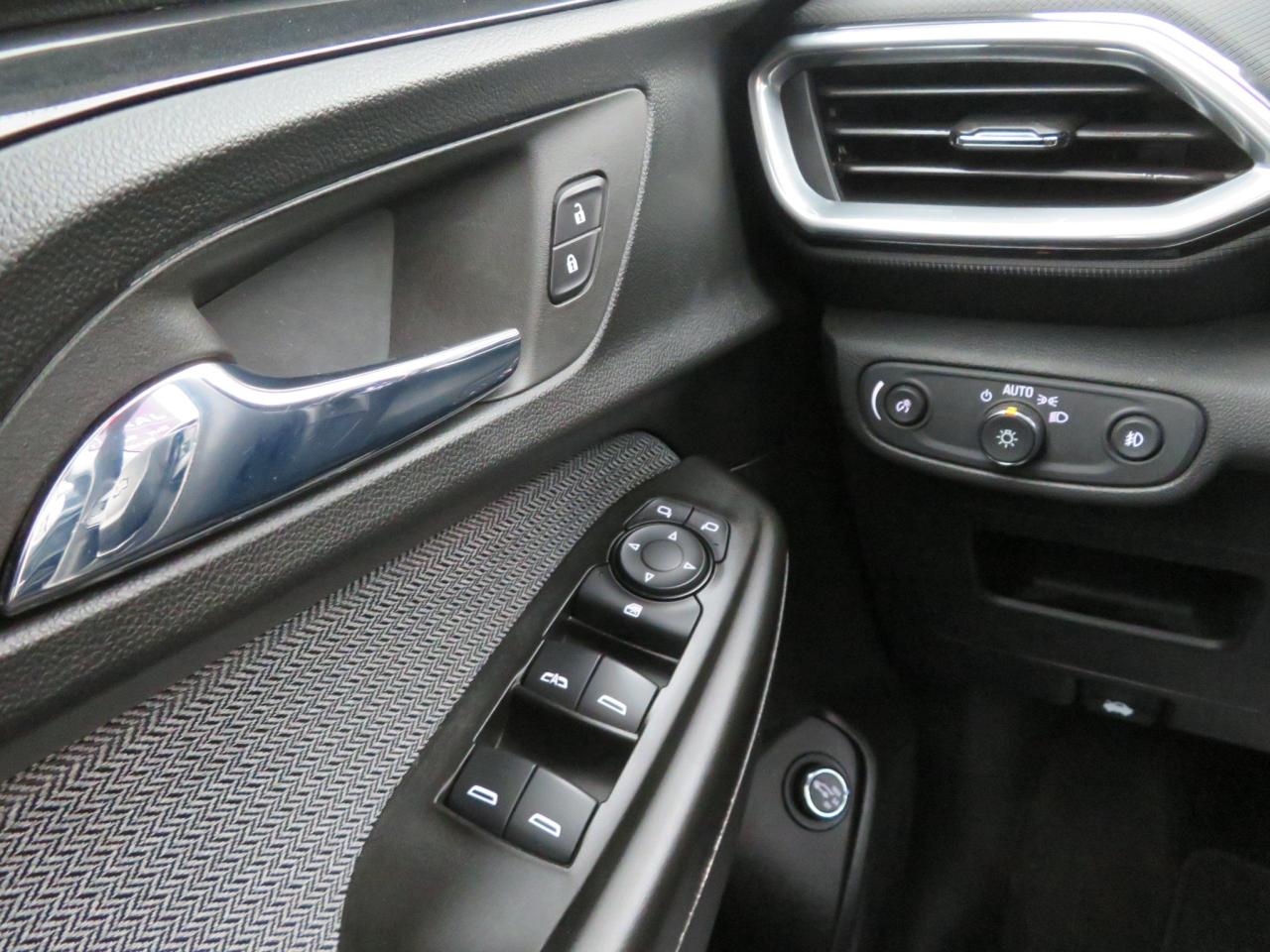 2023 Chevrolet TrailBlazer AWD 4dr LT Photo