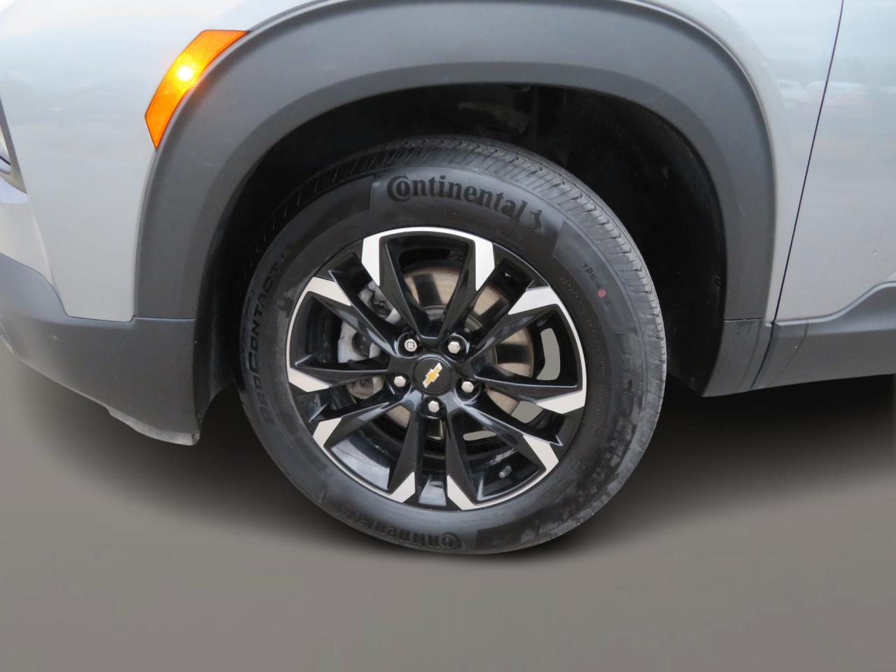 2023 Chevrolet TrailBlazer AWD 4dr LT Photo2