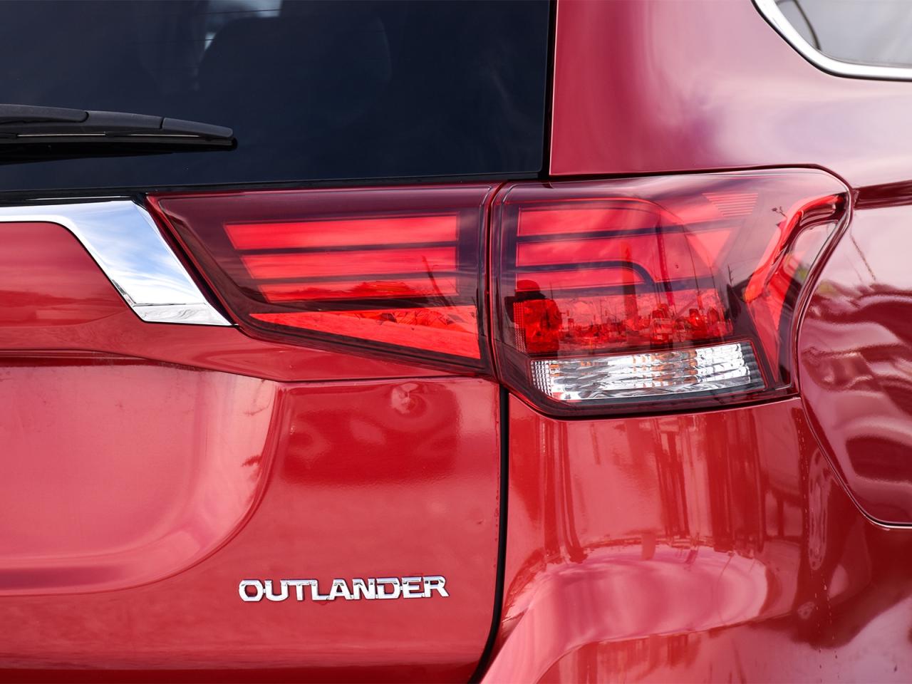 2016 Mitsubishi Outlander GT AWC ~Heated Leather ~Sunroof ~Bluetooth ~Alloys Photo