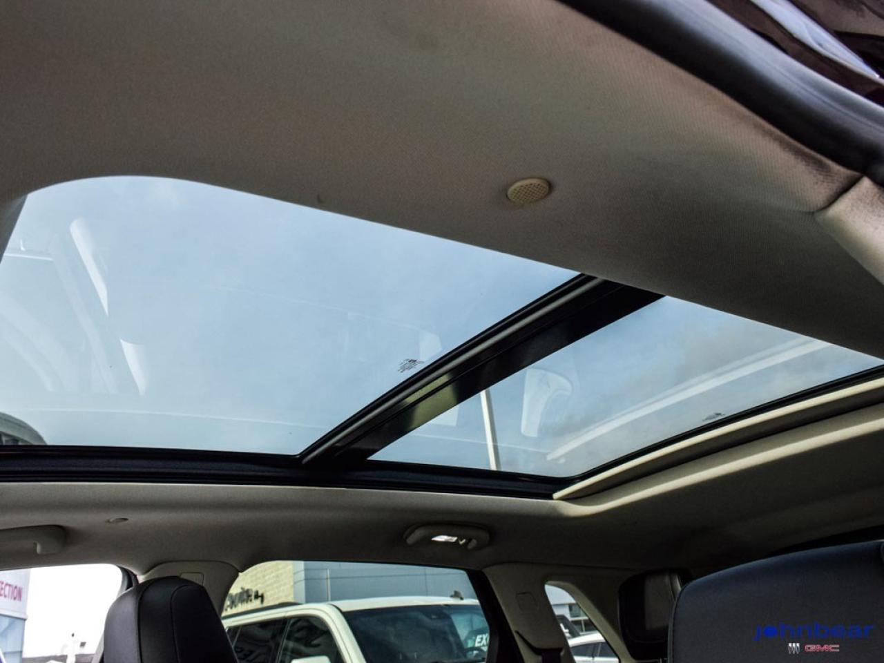 2017 Cadillac XT5 Luxury AWD Photo