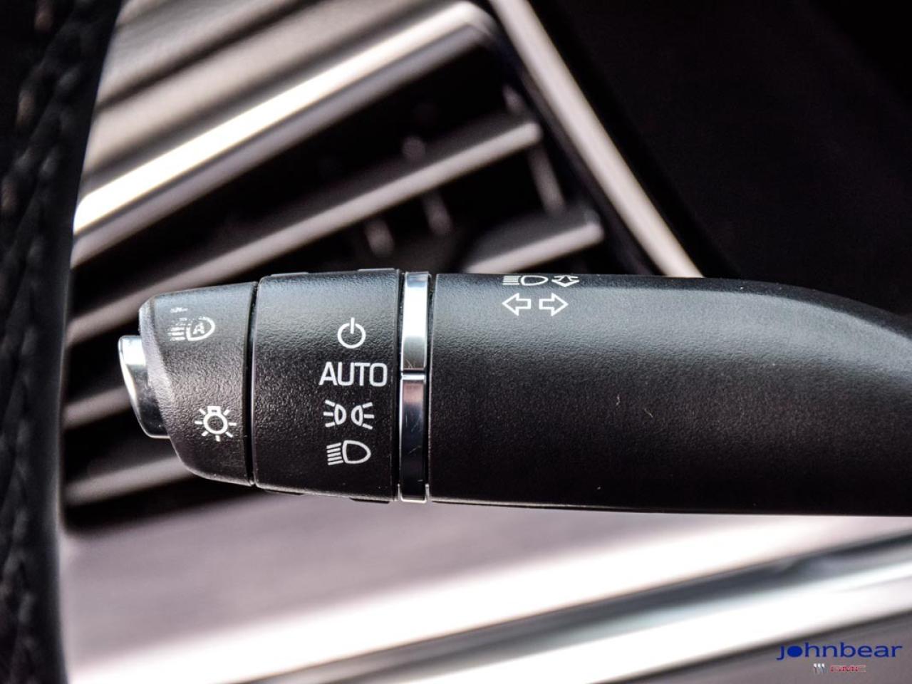 2017 Cadillac XT5 Luxury AWD Photo