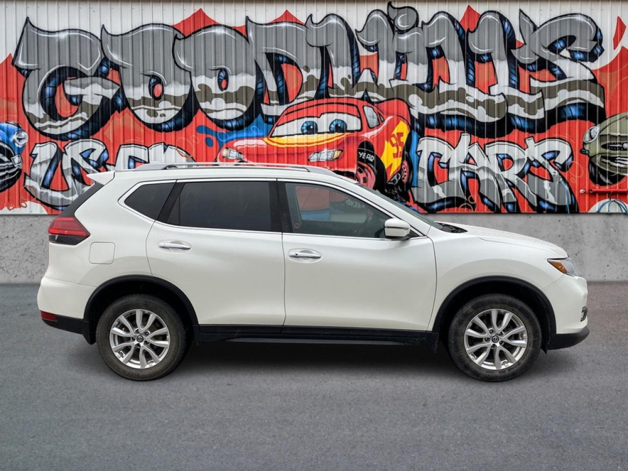 2017 Nissan Rogue SV, REMOTE START, AWD, HEATED SEATS, BACK UP CAM! Photo0