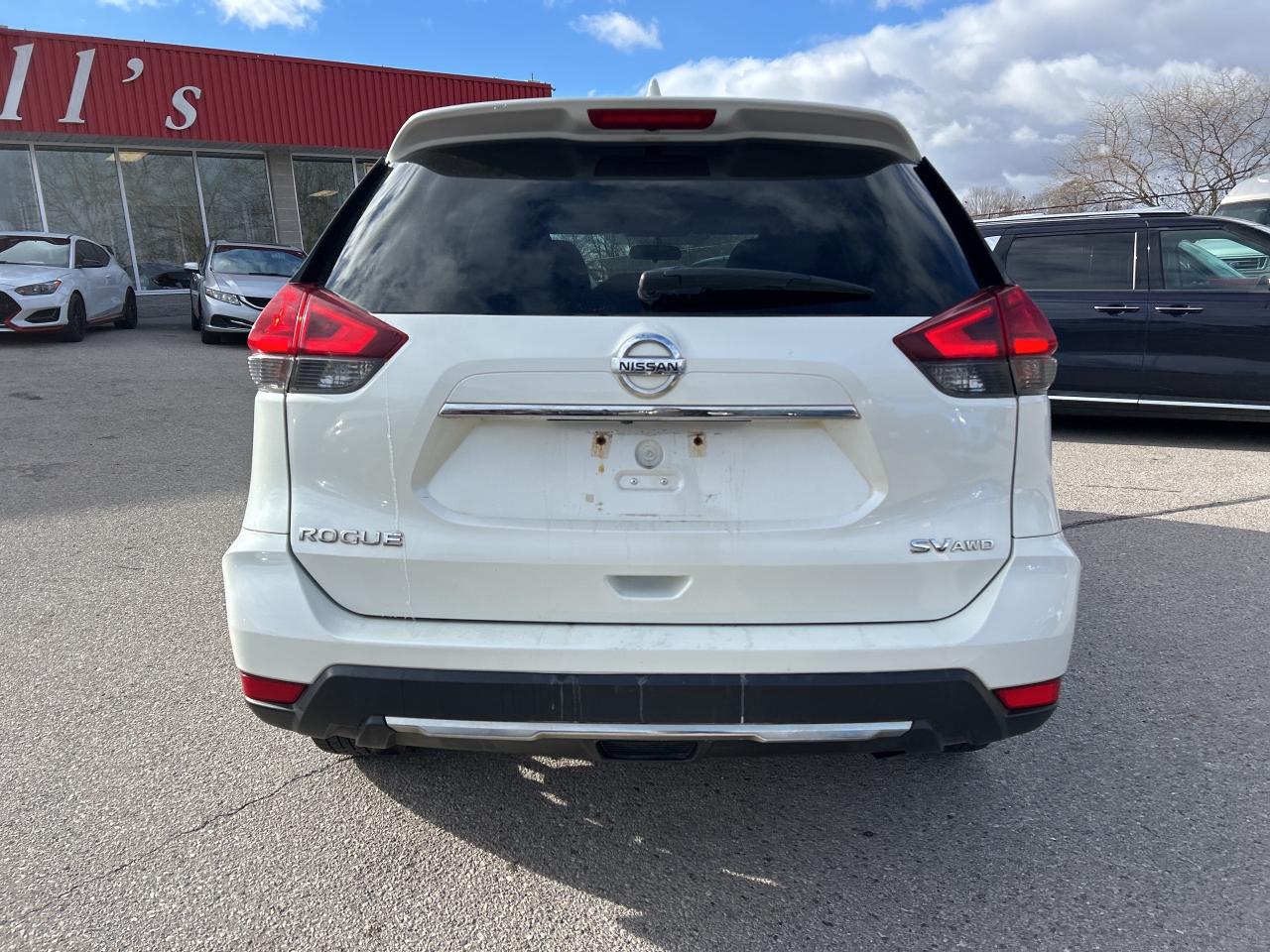 2017 Nissan Rogue SV, REMOTE START, AWD, HEATED SEATS, BACK UP CAM! Photo