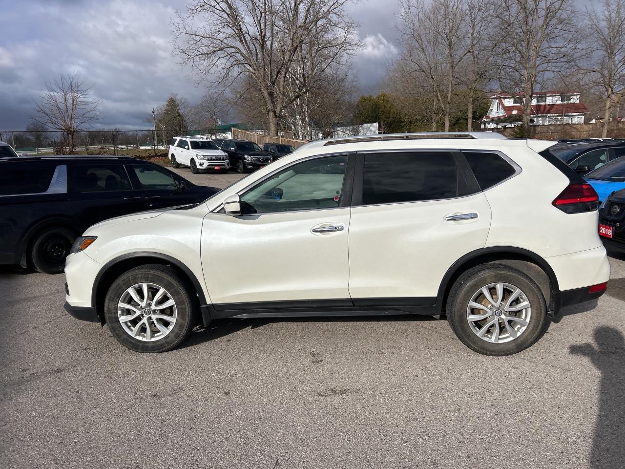 2017 Nissan Rogue SV, REMOTE START, AWD, HEATED SEATS, BACK UP CAM! Photo