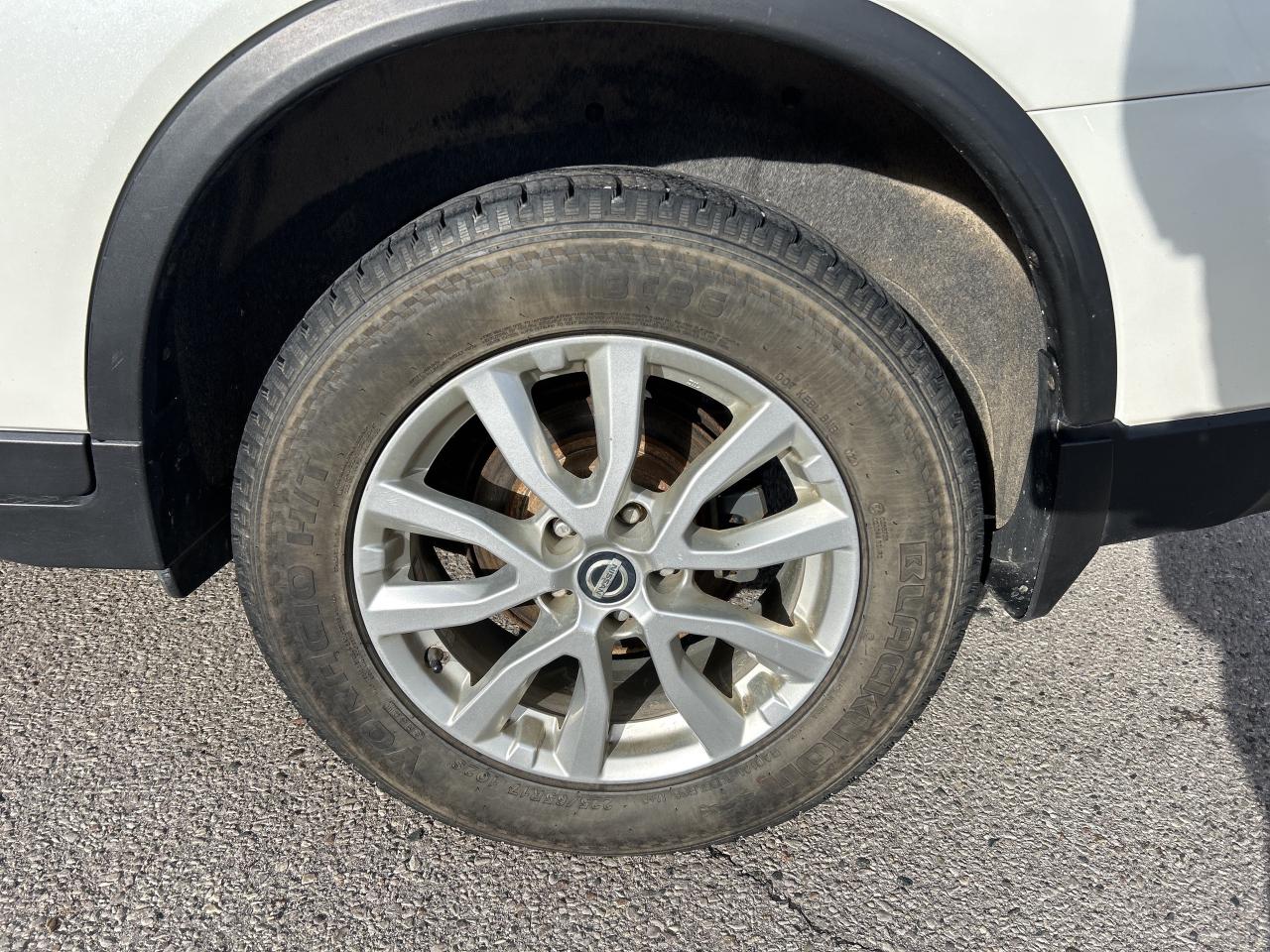 2017 Nissan Rogue SV, REMOTE START, AWD, HEATED SEATS, BACK UP CAM! Photo