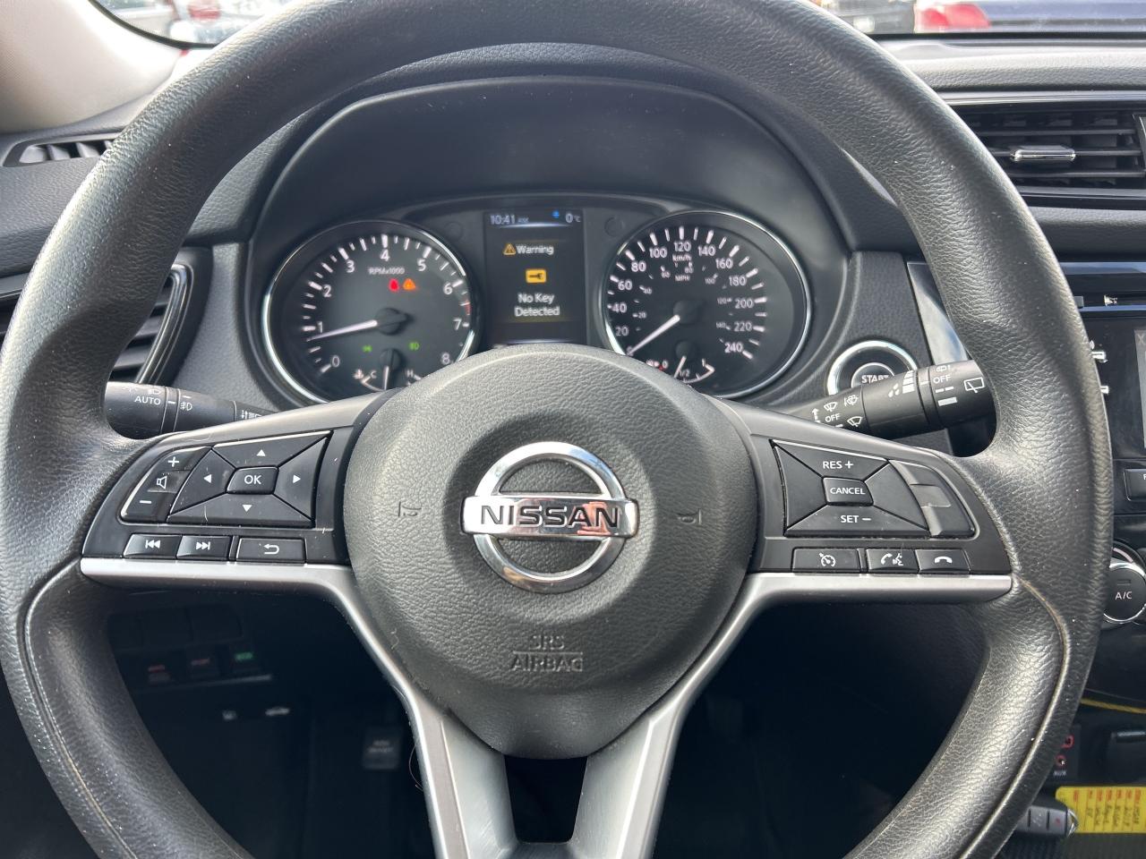 2017 Nissan Rogue SV, REMOTE START, AWD, HEATED SEATS, BACK UP CAM! Photo