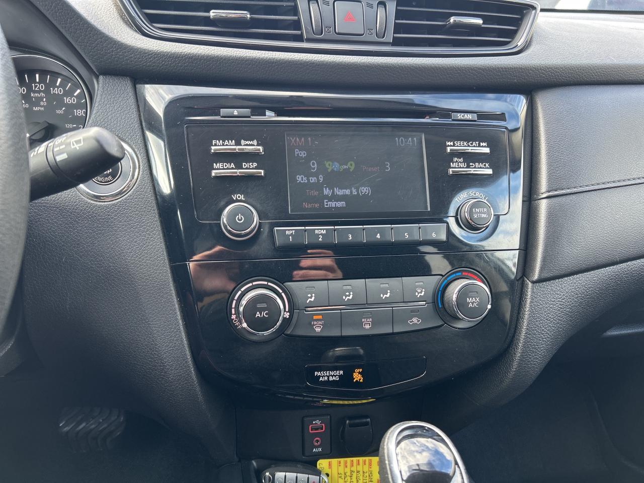 2017 Nissan Rogue SV, REMOTE START, AWD, HEATED SEATS, BACK UP CAM! Photo