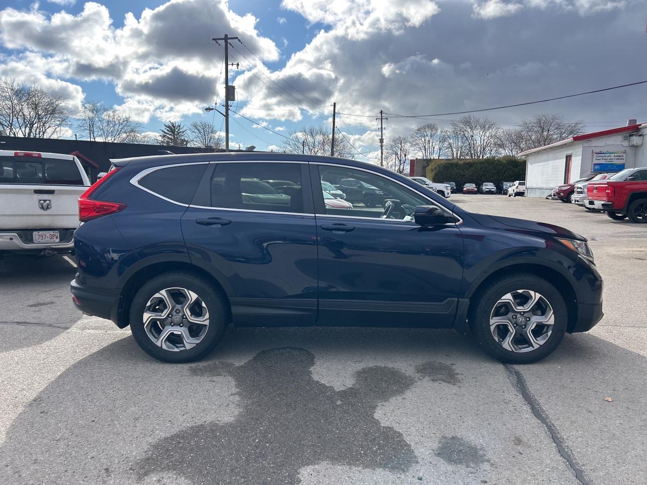 2018 Honda CR-V EX-L AWD, CLEAN CARFAX, HEATED LEATHER, SUNROOF! Photo4