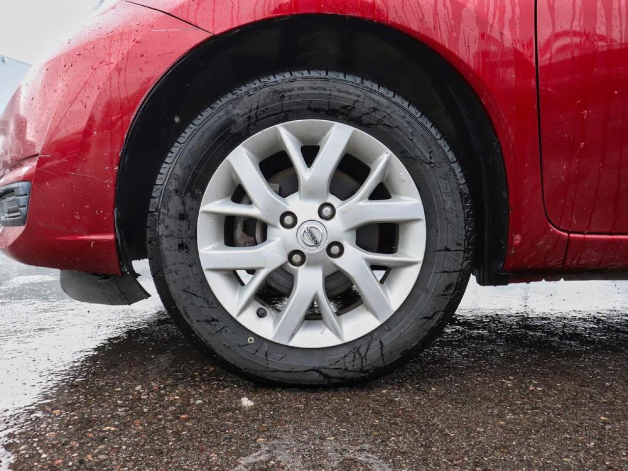 2018 Nissan Versa Note SV Manual  FINANCING AVAILABLE! Photo4