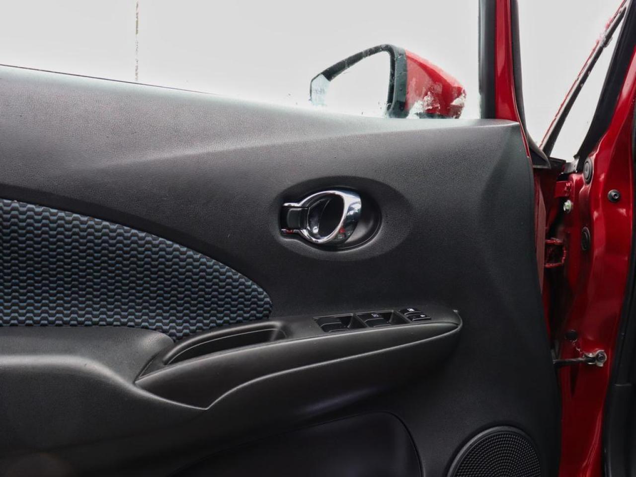 2018 Nissan Versa Note SV Manual  FINANCING AVAILABLE! Photo