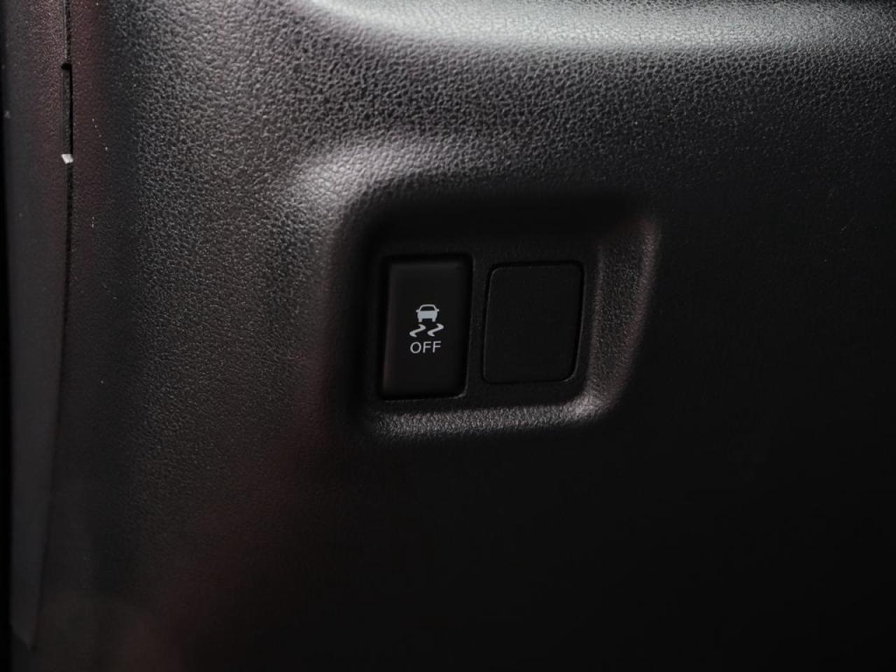 2018 Nissan Versa Note SV Manual  FINANCING AVAILABLE! Photo