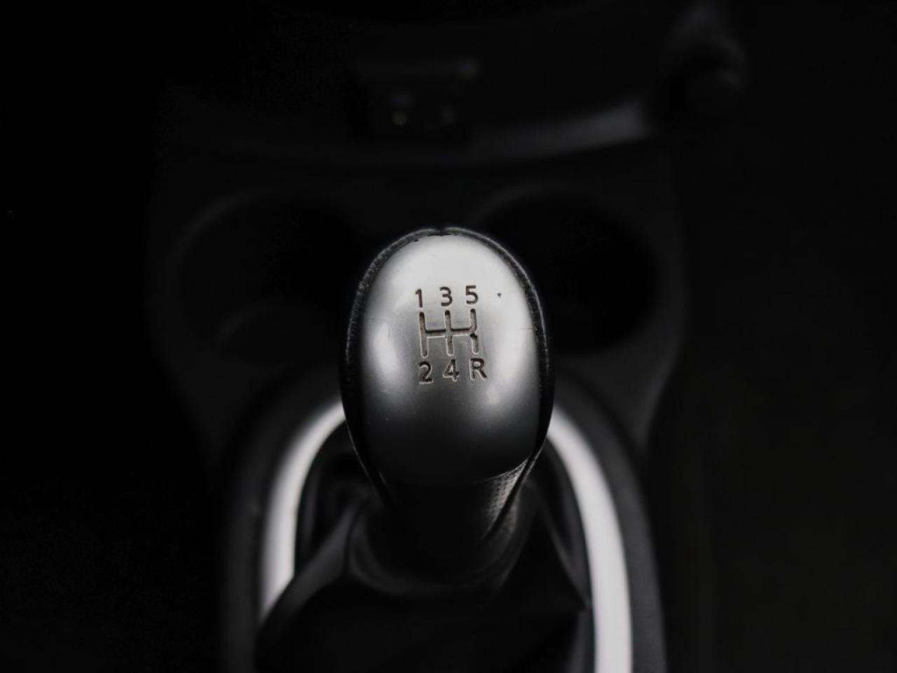 2018 Nissan Versa Note SV Manual  FINANCING AVAILABLE! Photo