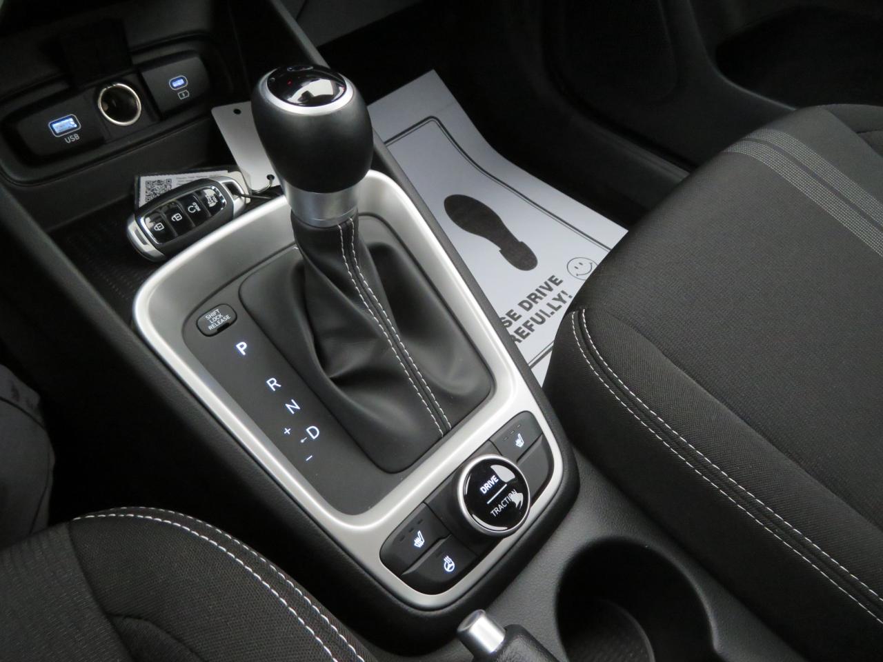 2025 Hyundai Venue Preferred IVT Photo