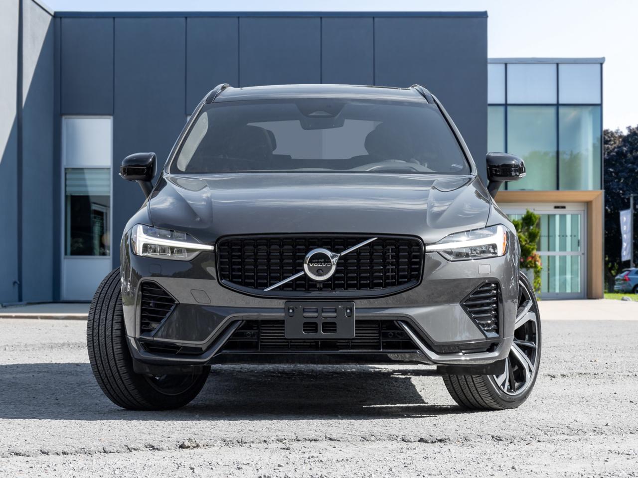 2022 Volvo XC60 Plug-In Hybrid T8eAWD PHEV R-Design -21"ALLOY WHEEL HARMAN KARDON Photo